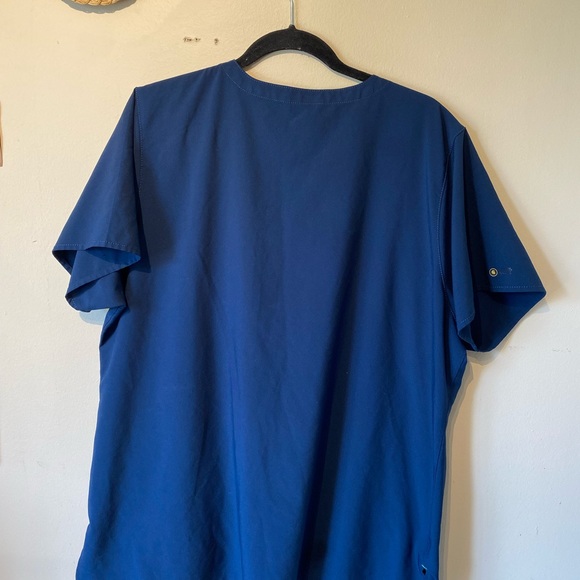 Carhartt 2x blue scrub blouse…. - Picture 10 of 11